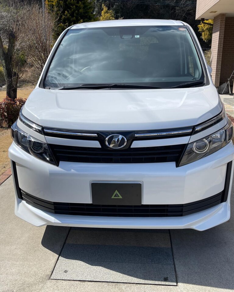 トヨタVOXY セラミックコーティングです。