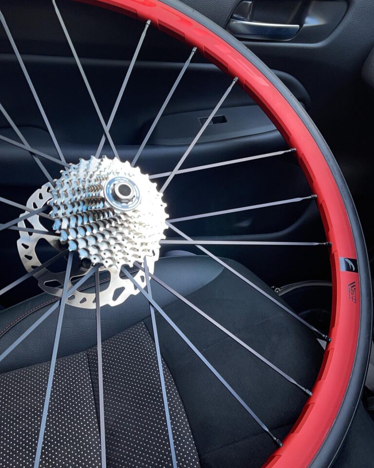 ロードバイクのホイールにセラミックグラフェンコーティング。