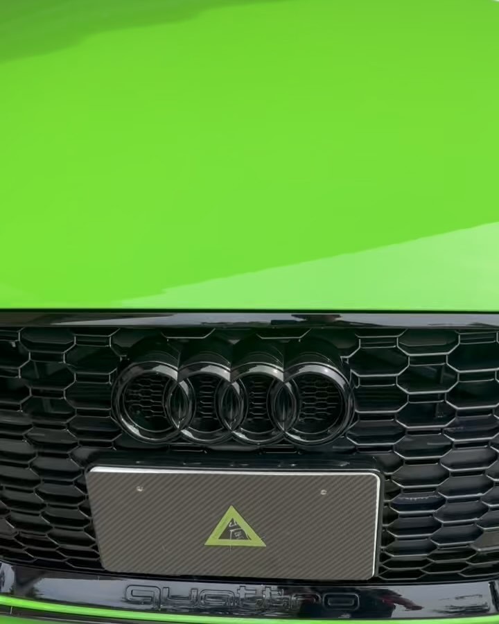 いつもお世話になってる社長様にアウディRS3の施工です。