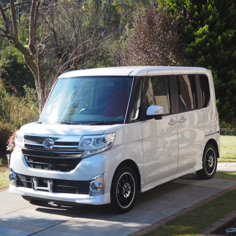 【輝きの復活】ダイハツ タントカスタムを研磨とガラスコーティングで新車の艶へ