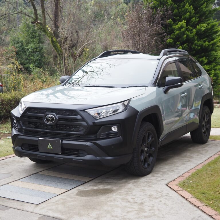 トヨタ RAV4 特別仕様車へ最高の輝きを！ANSWER OPTIMO PRO施工